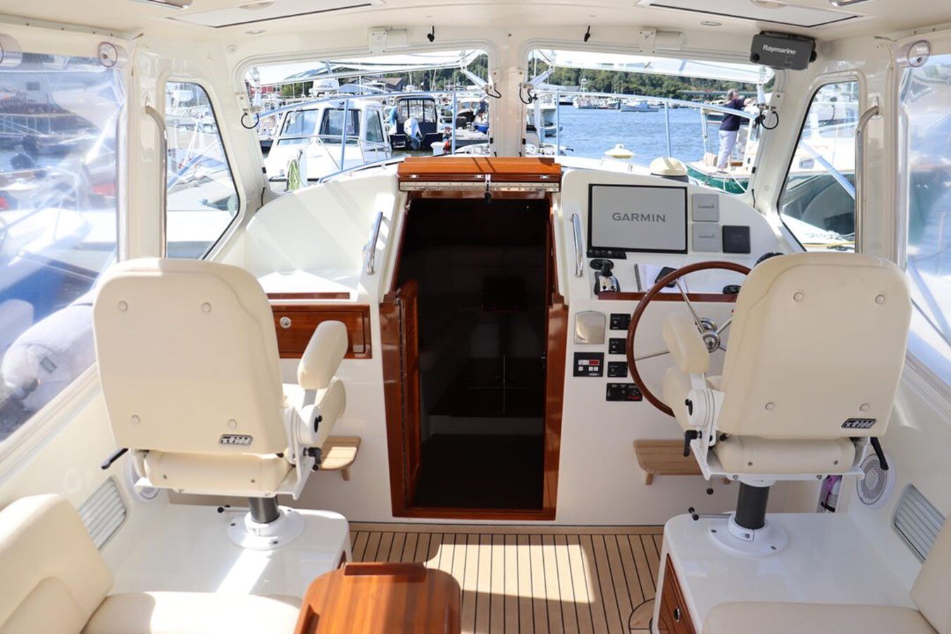 2013-mjm-yachts-39-5-af6904