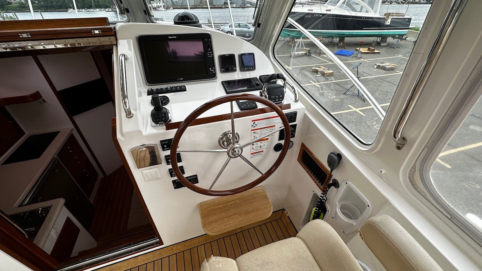 2013-mjm-yachts-40-a29464