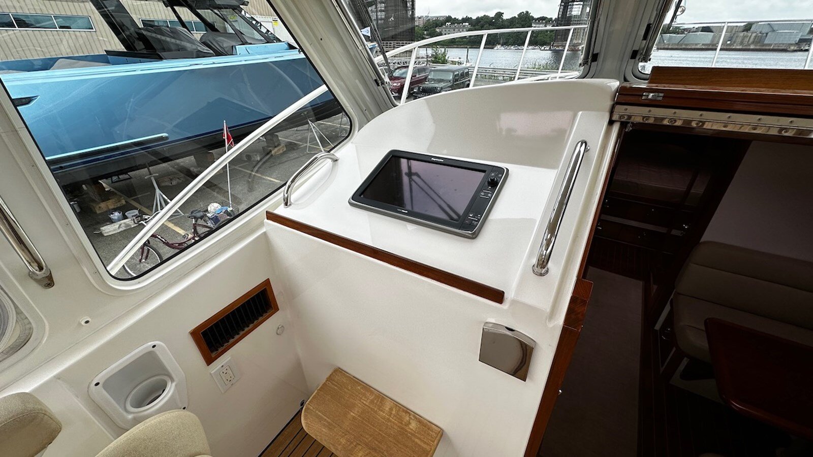 2013-mjm-yachts-40-a29464