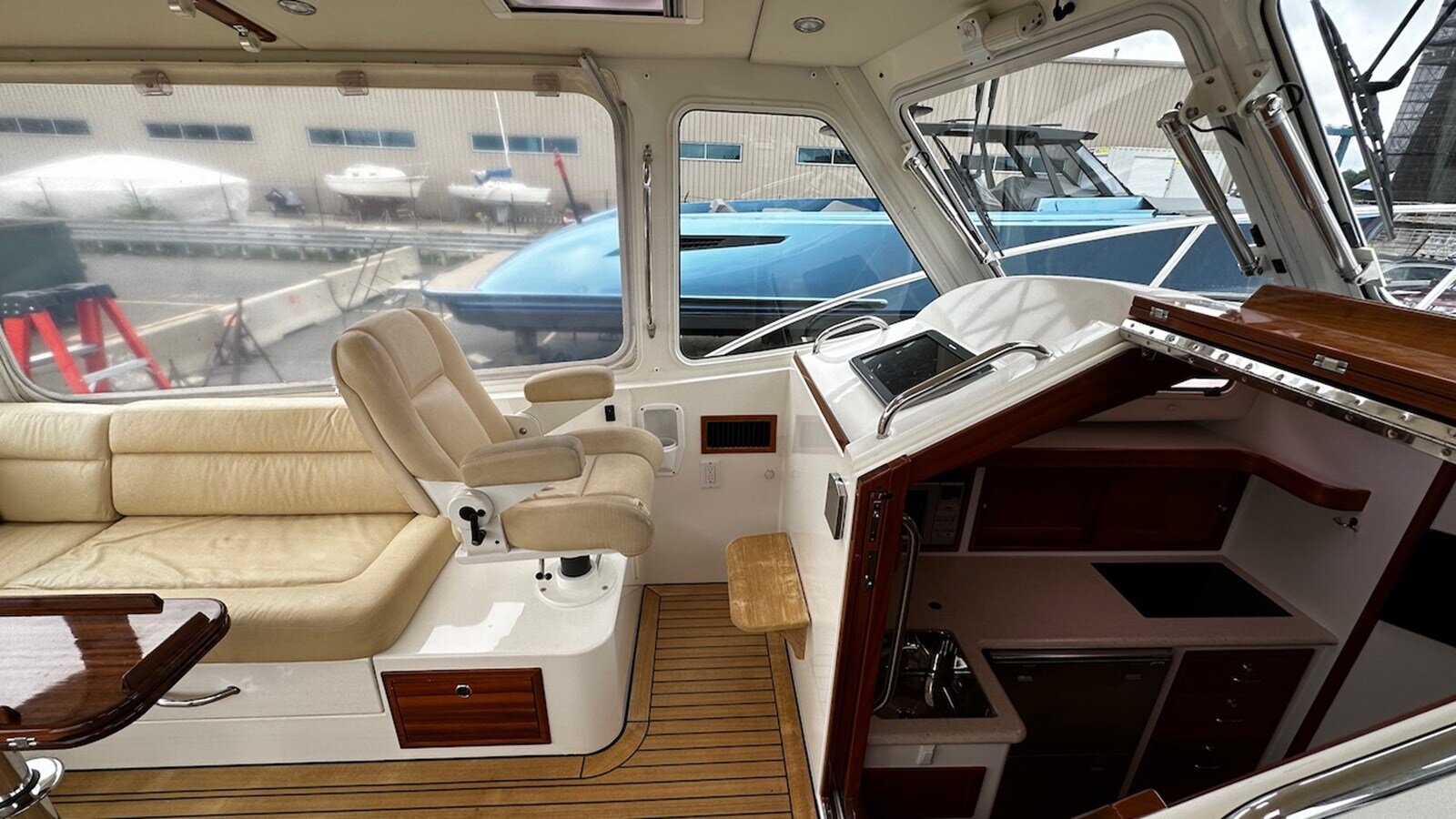 2013-mjm-yachts-40-a29464