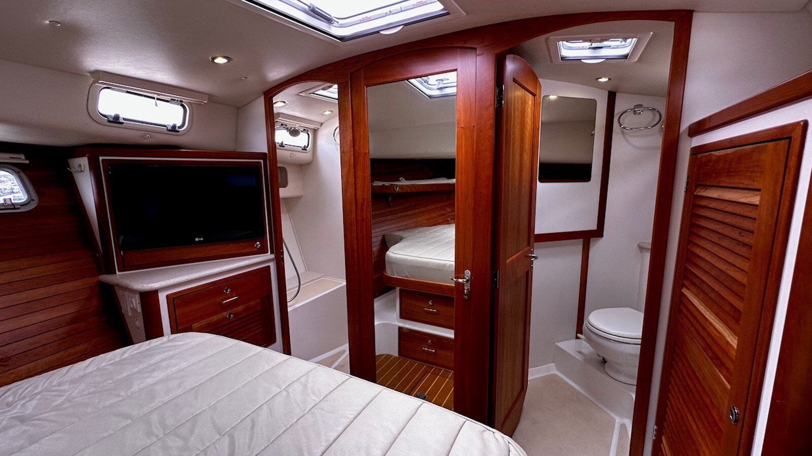 2013-mjm-yachts-40-a29464