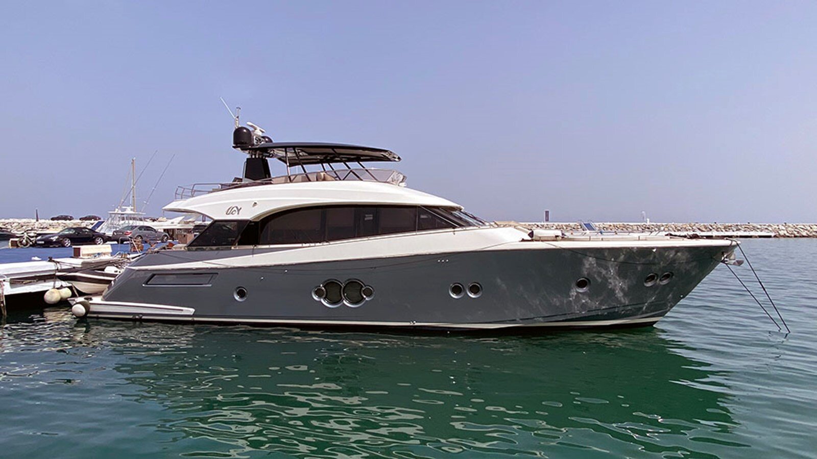 2013-monte-carlo-yachts-73-4-4d869d