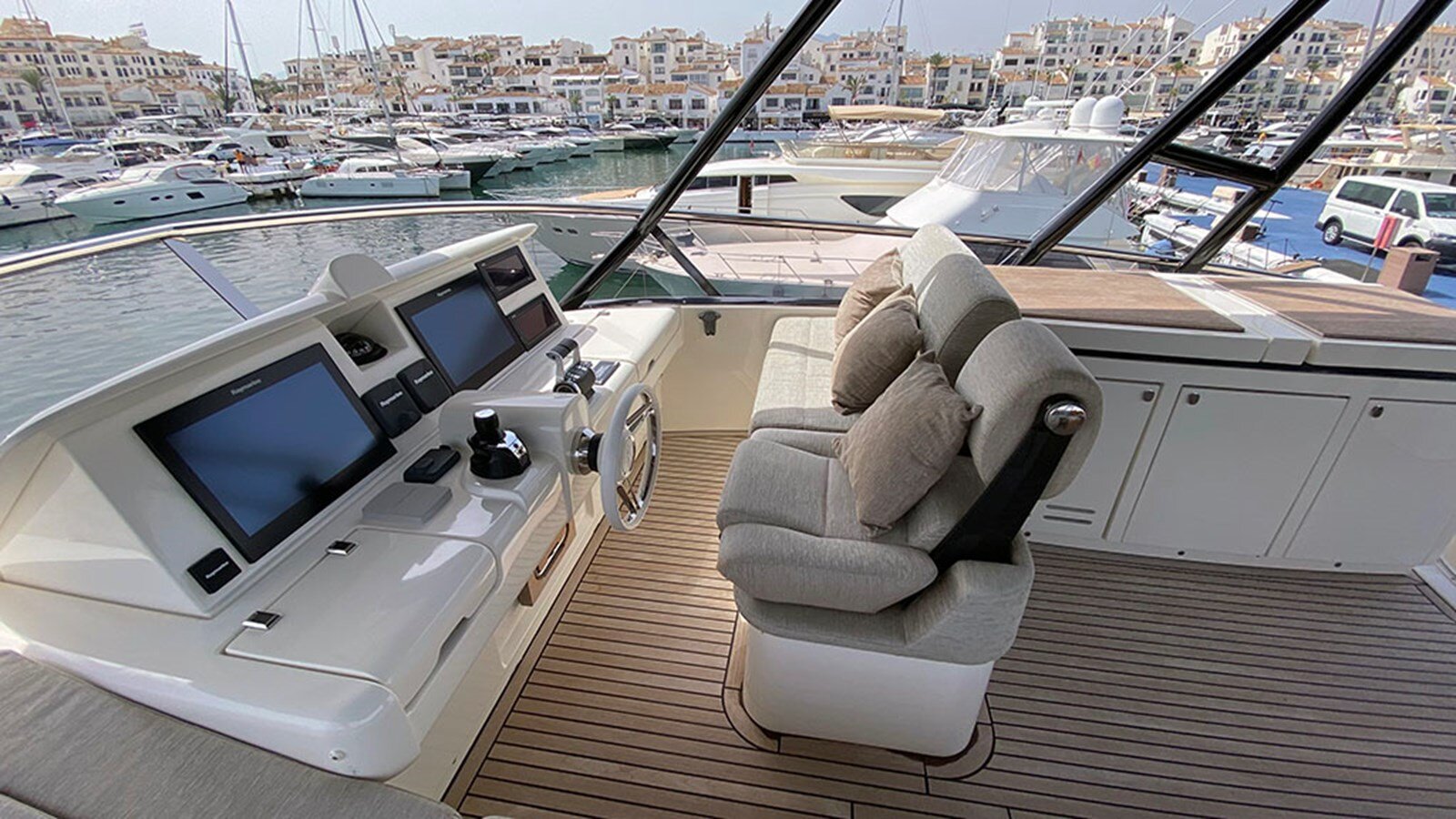 2013-monte-carlo-yachts-73-4-4d869d