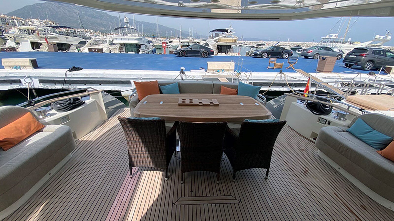 2013-monte-carlo-yachts-73-4-4d869d