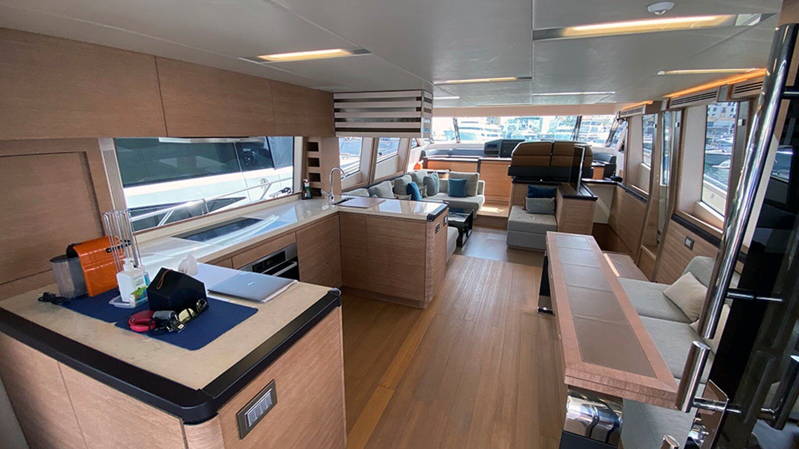 2013-monte-carlo-yachts-73-4-4d869d