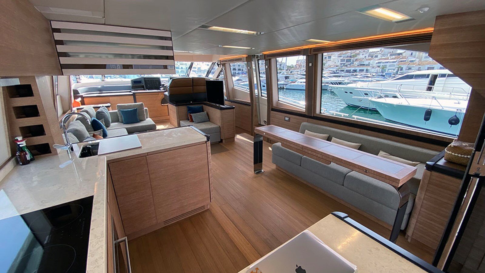 2013-monte-carlo-yachts-73-4-4d869d