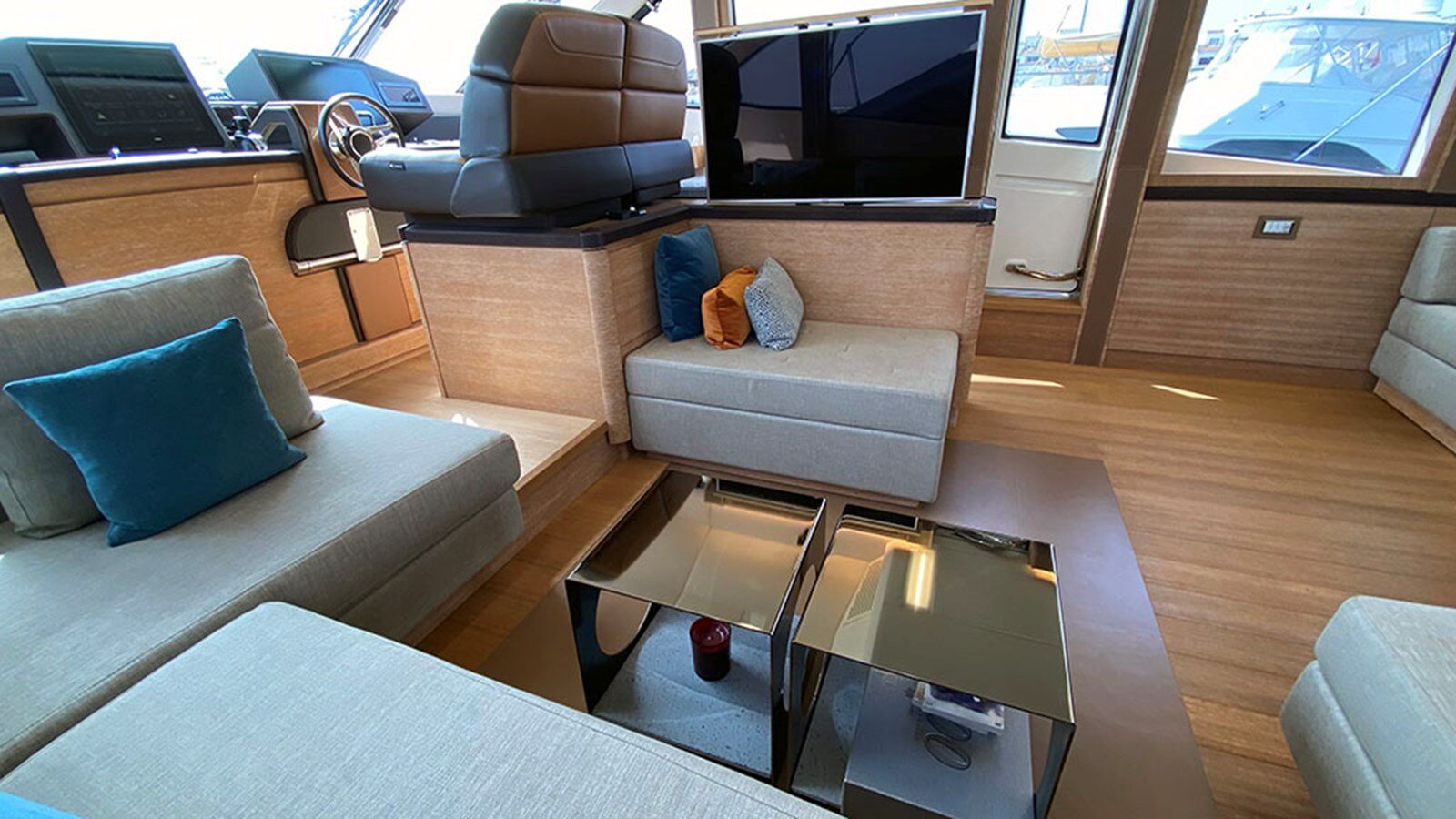 2013-monte-carlo-yachts-73-4-4d869d