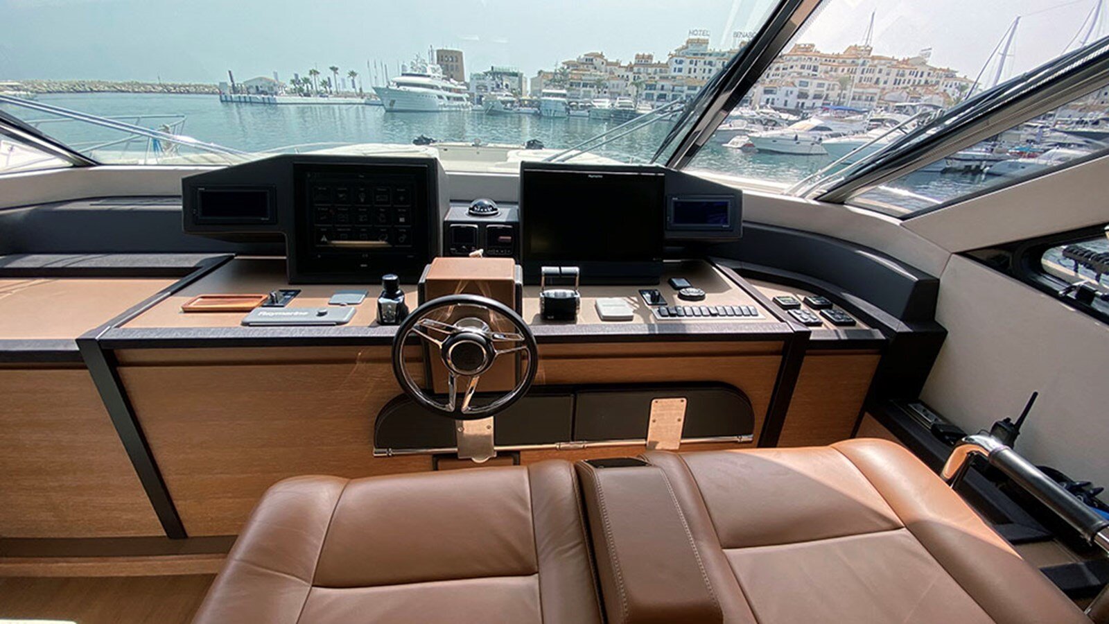 2013-monte-carlo-yachts-73-4-4d869d
