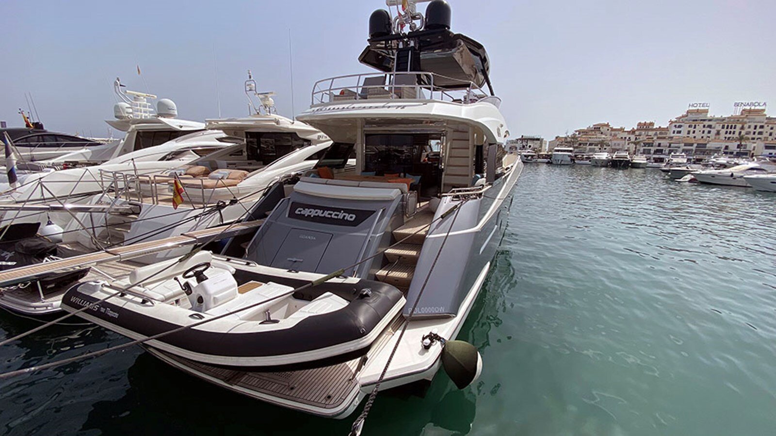 2013-monte-carlo-yachts-73-4-4d869d