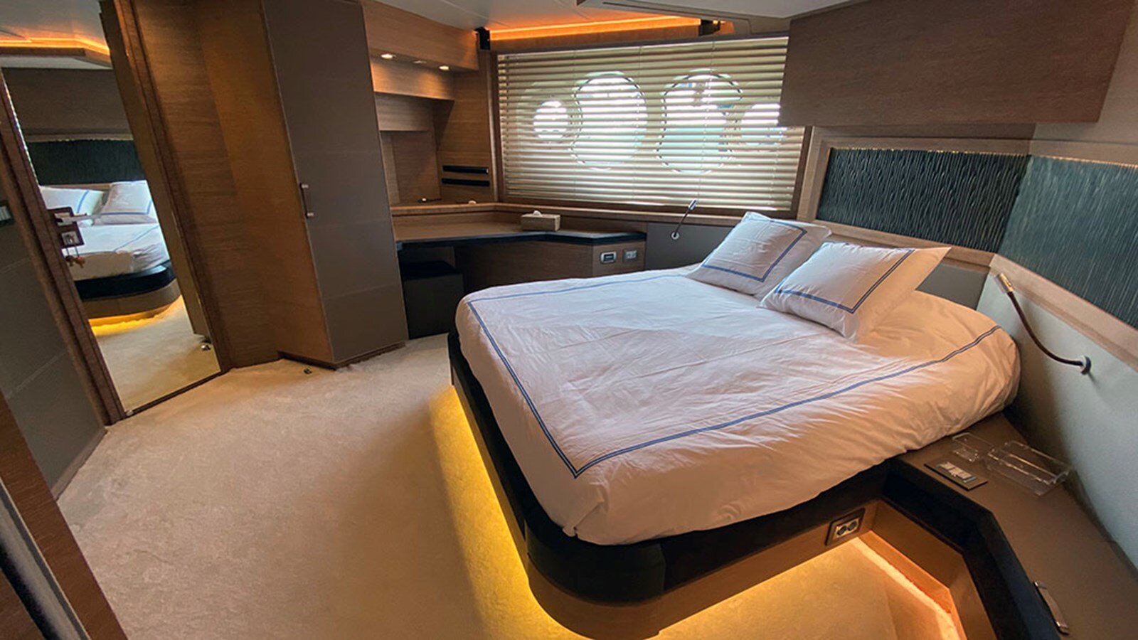 2013-monte-carlo-yachts-73-4-4d869d