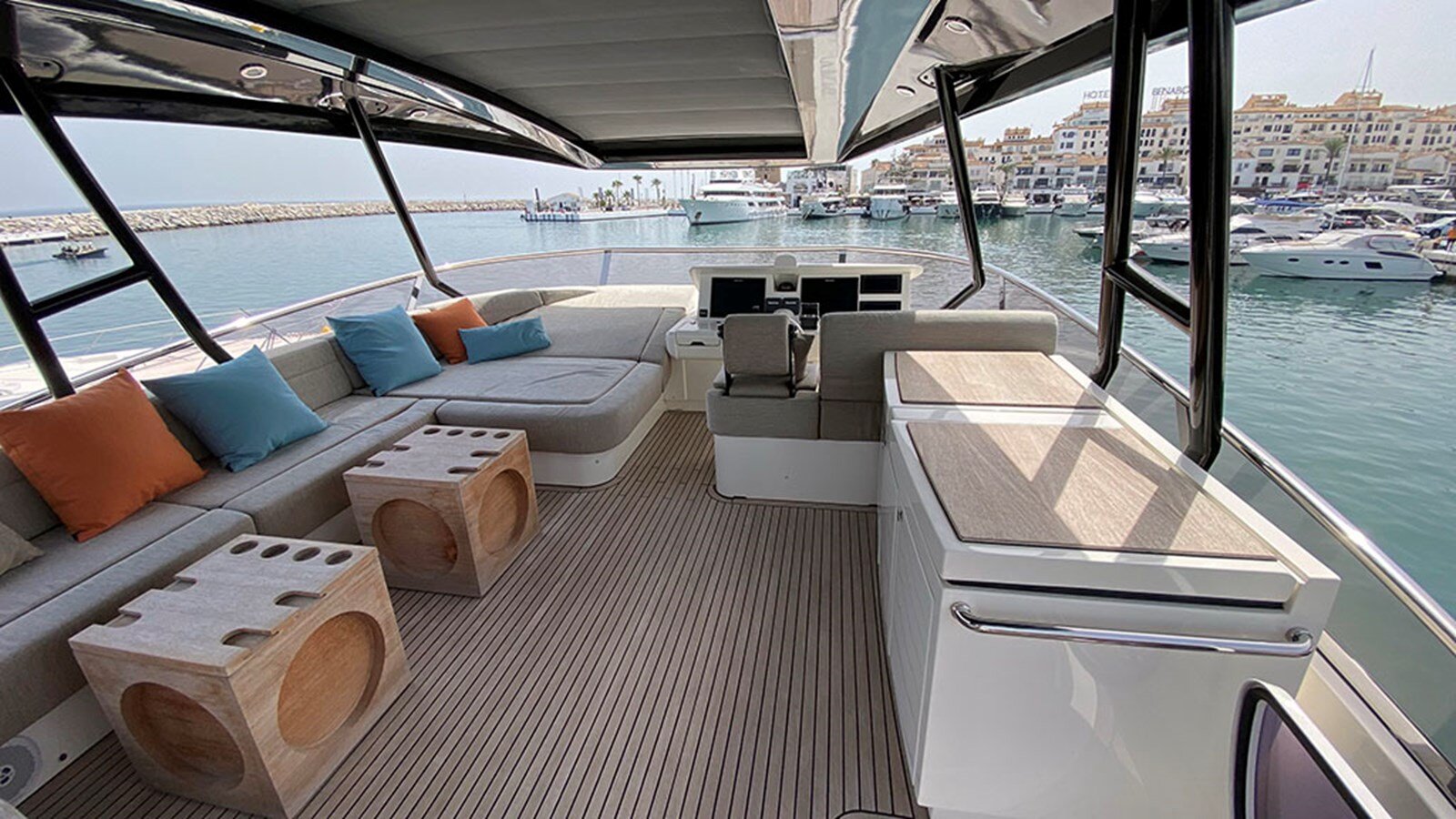 2013-monte-carlo-yachts-73-4-4d869d