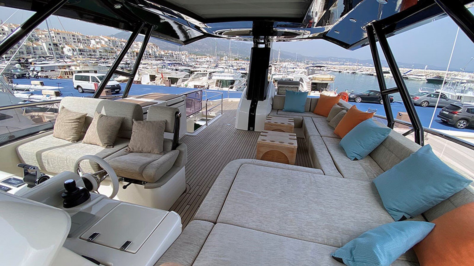 2013-monte-carlo-yachts-73-4-4d869d