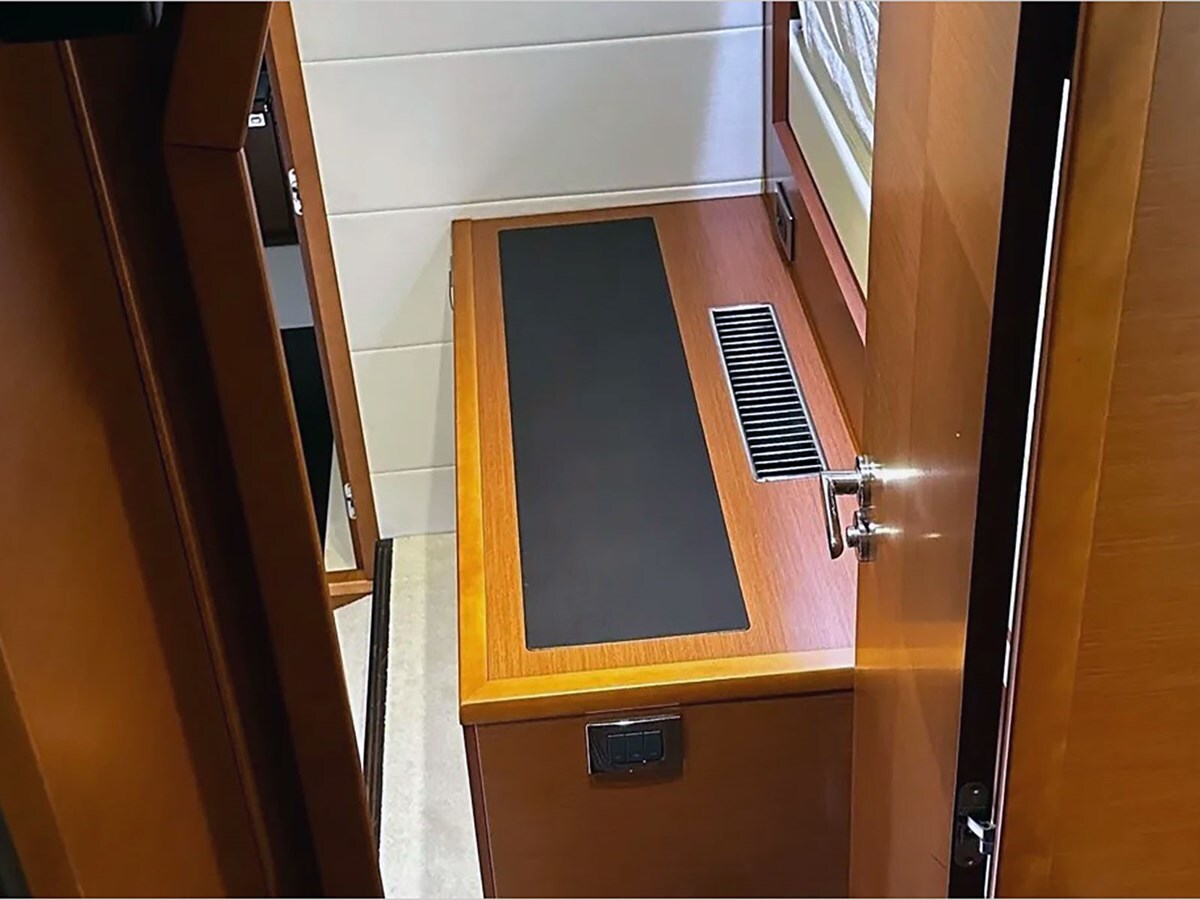 2013-prestige-50-1-c52e78