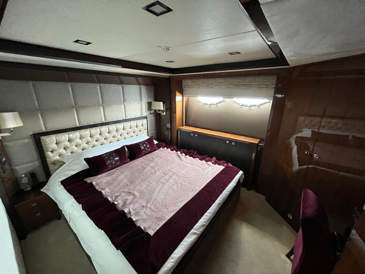 2013-princess-yachts-105-9d2c4a