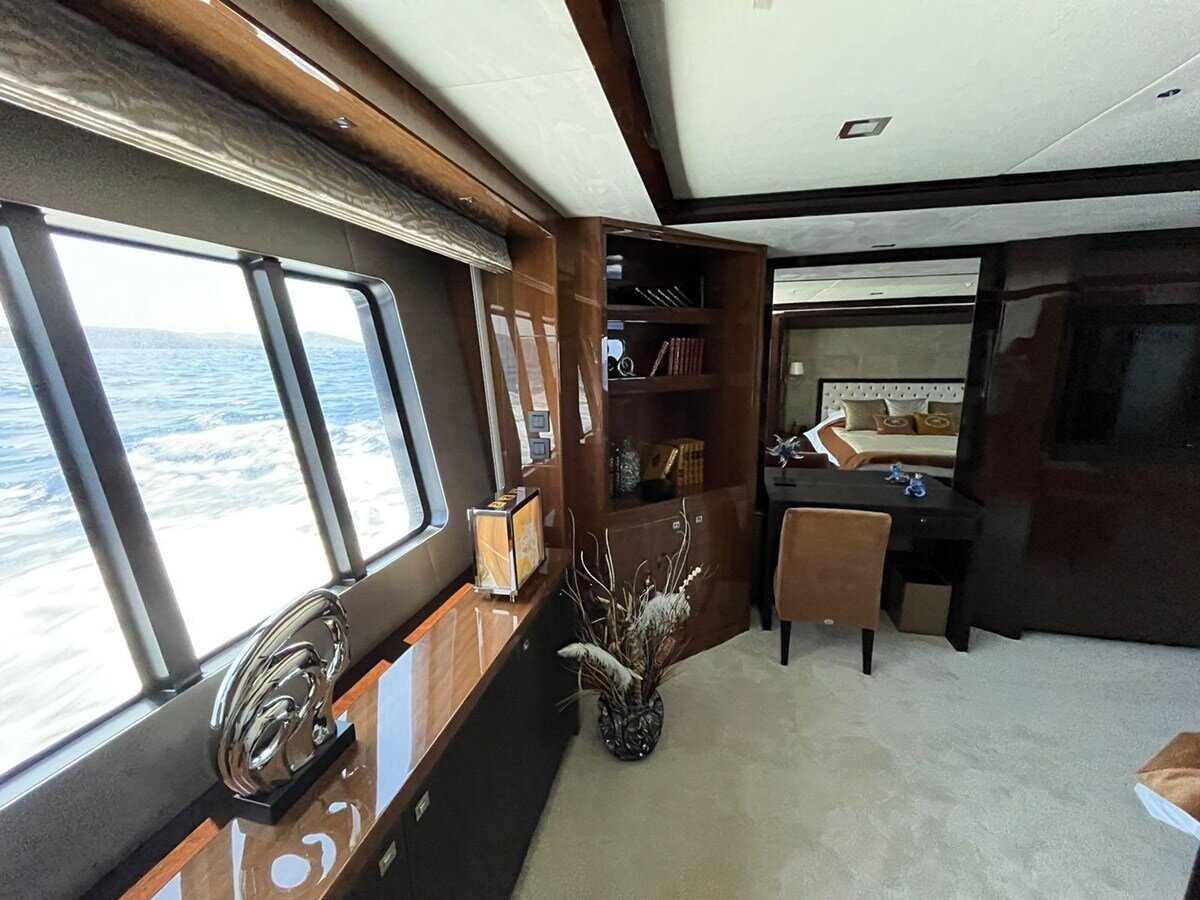 2013-princess-yachts-105-9d2c4a