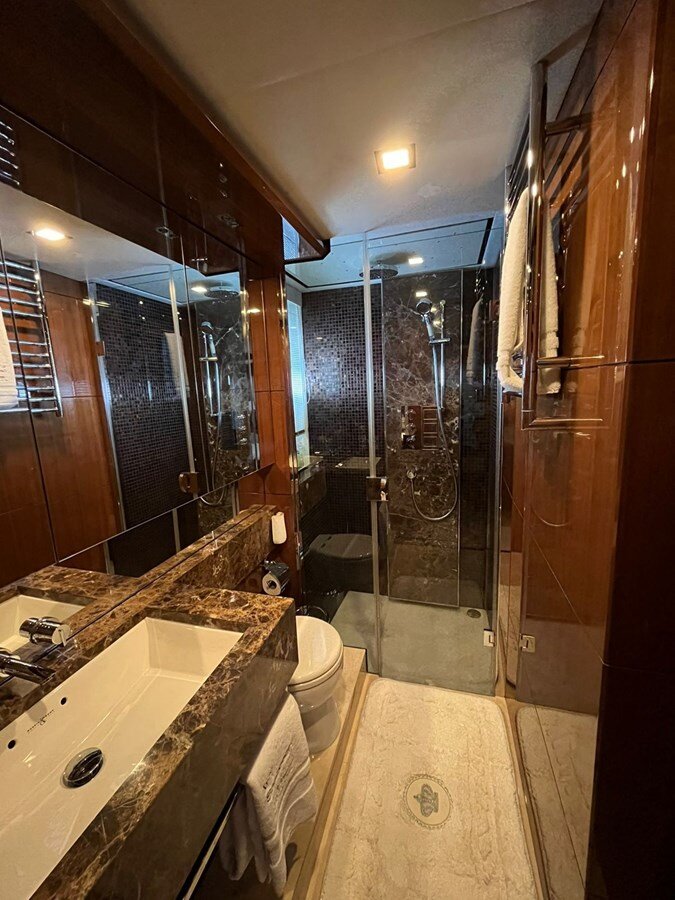 2013-princess-yachts-105-9d2c4a