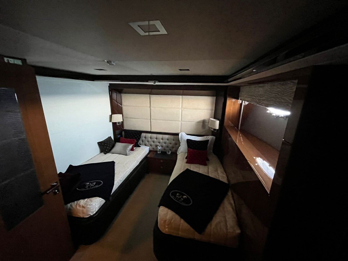 2013-princess-yachts-105-9d2c4a