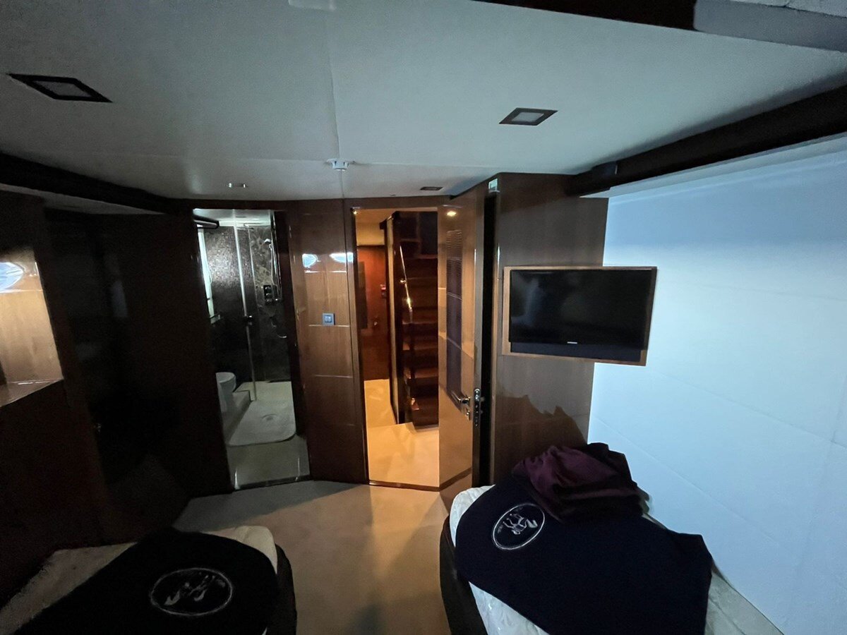 2013-princess-yachts-105-9d2c4a
