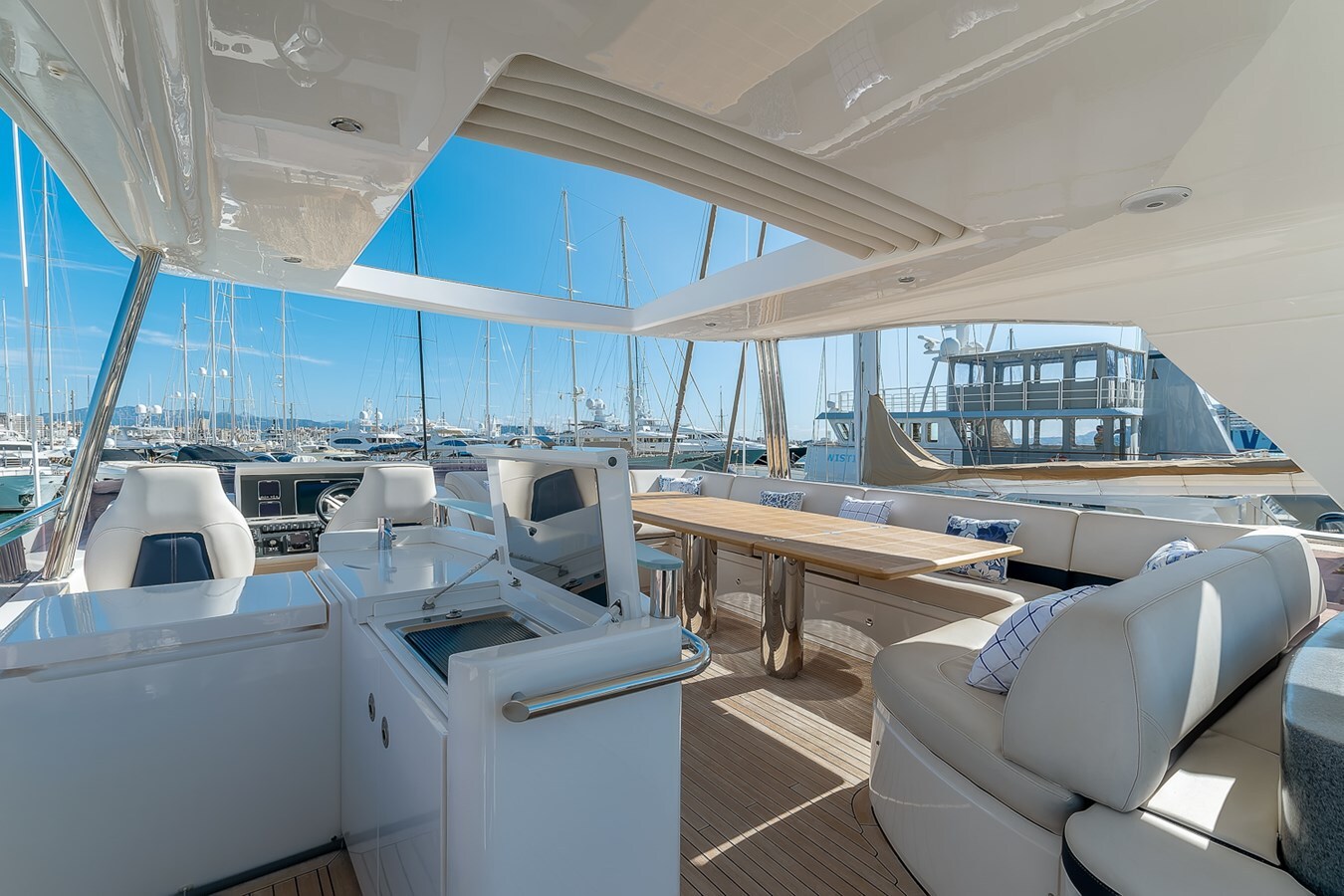 2013-princess-yachts-74-1-7374f7