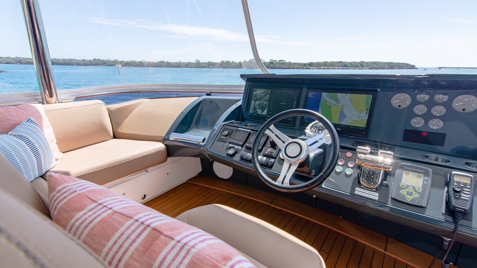 2013-princess-yachts-83-7-f0cef4