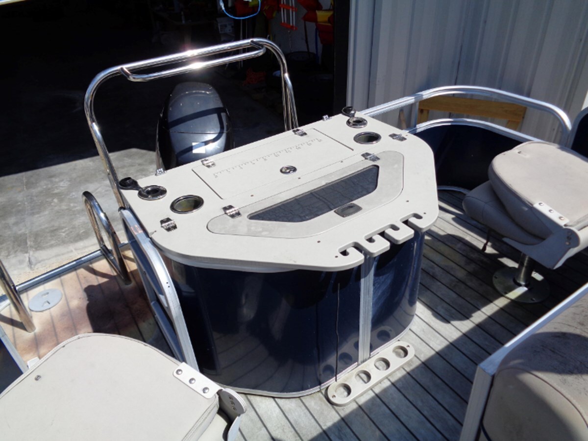 2013-south-bay-pontoons-22-7bcd34