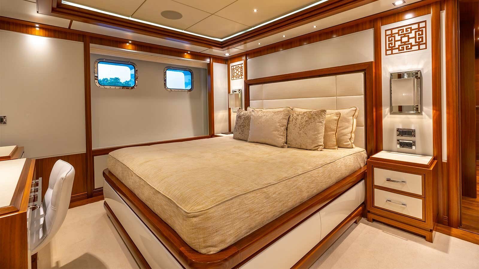 2013 TURQUOISE YACHTS 165' 6