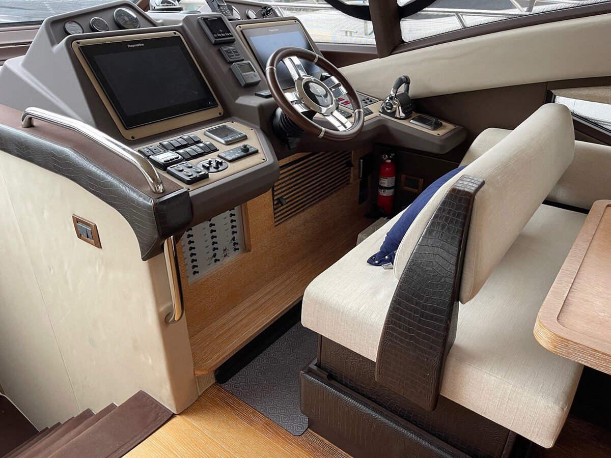 2014-azimut-yachts-54-d473f5