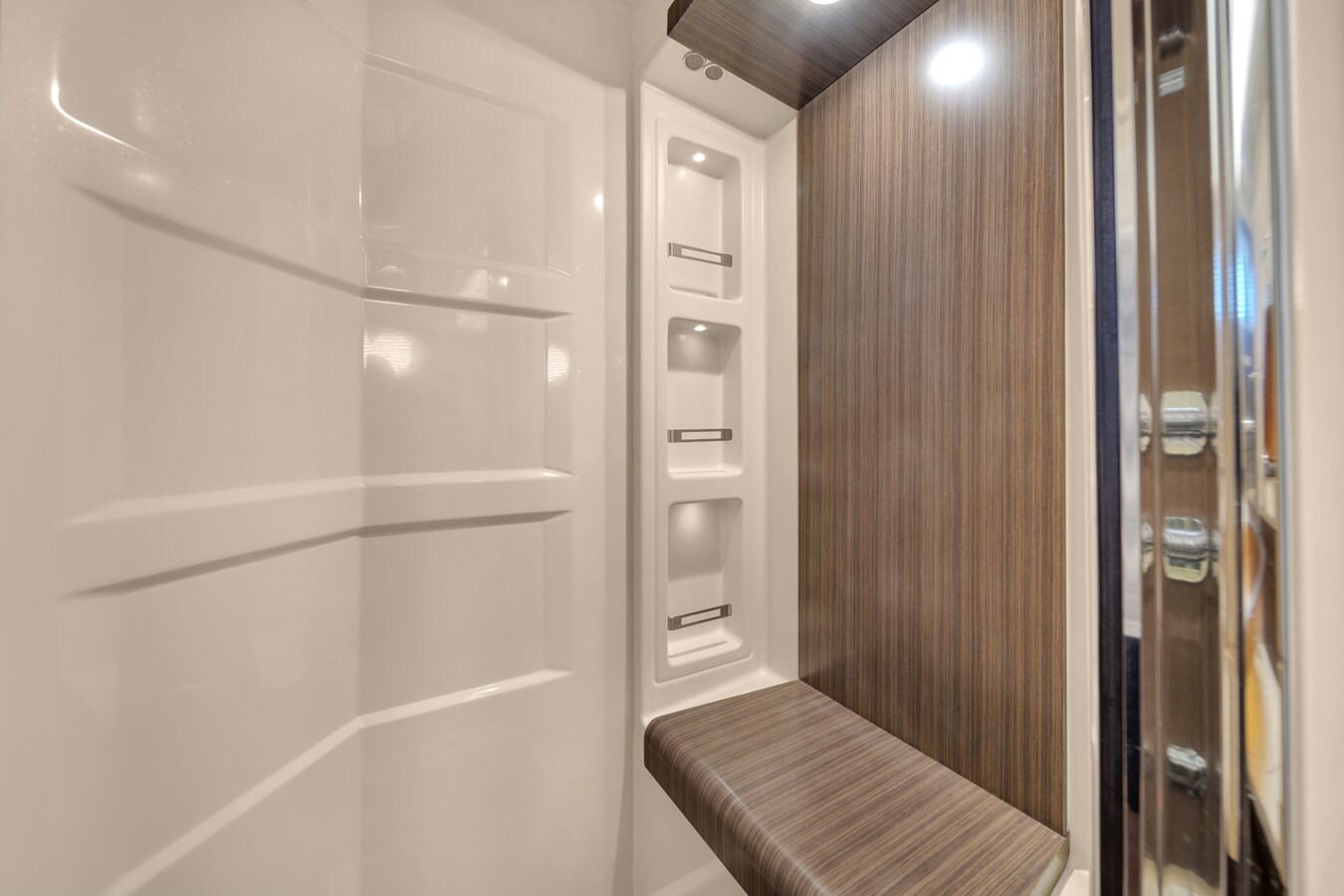 2014-azimut-yachts-64-1-7ea73d