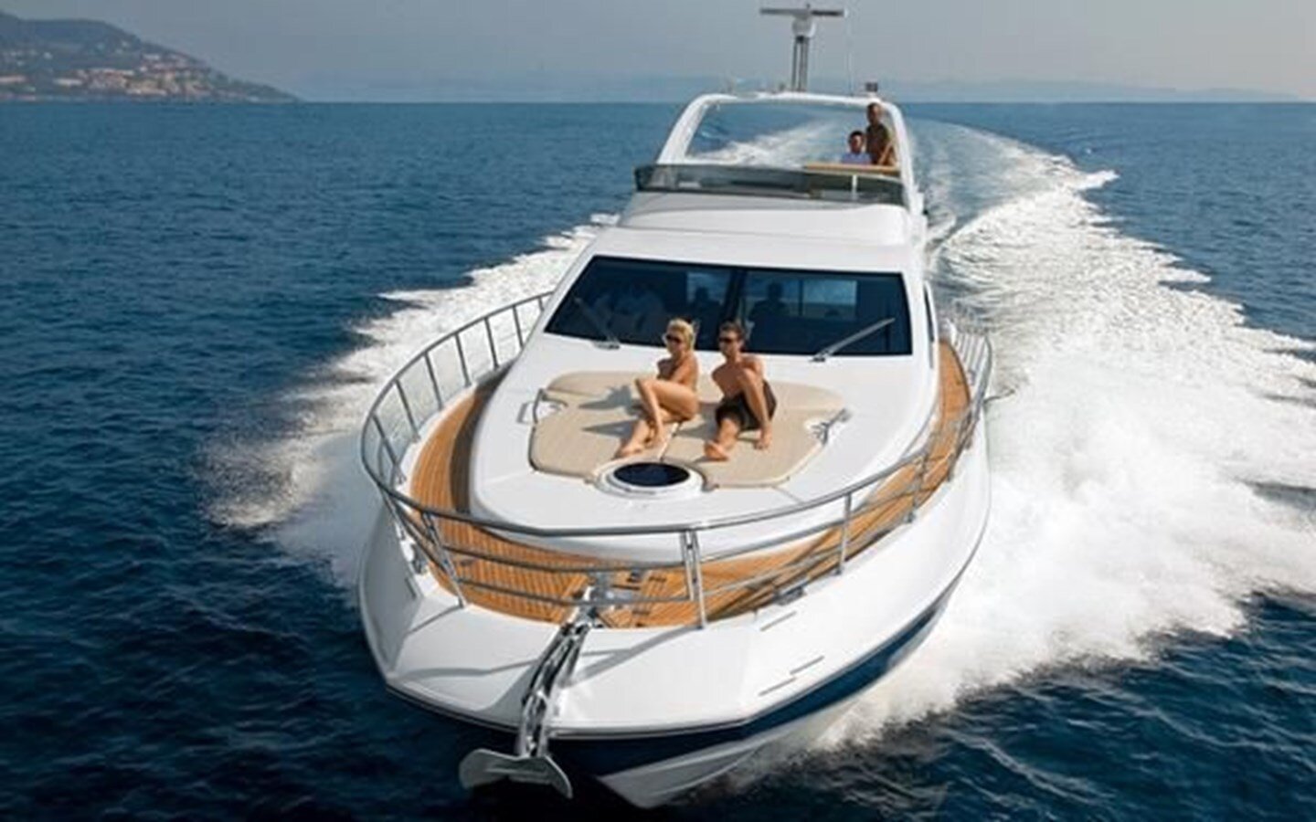 2014-azimut-yachts-66-1-f2c209