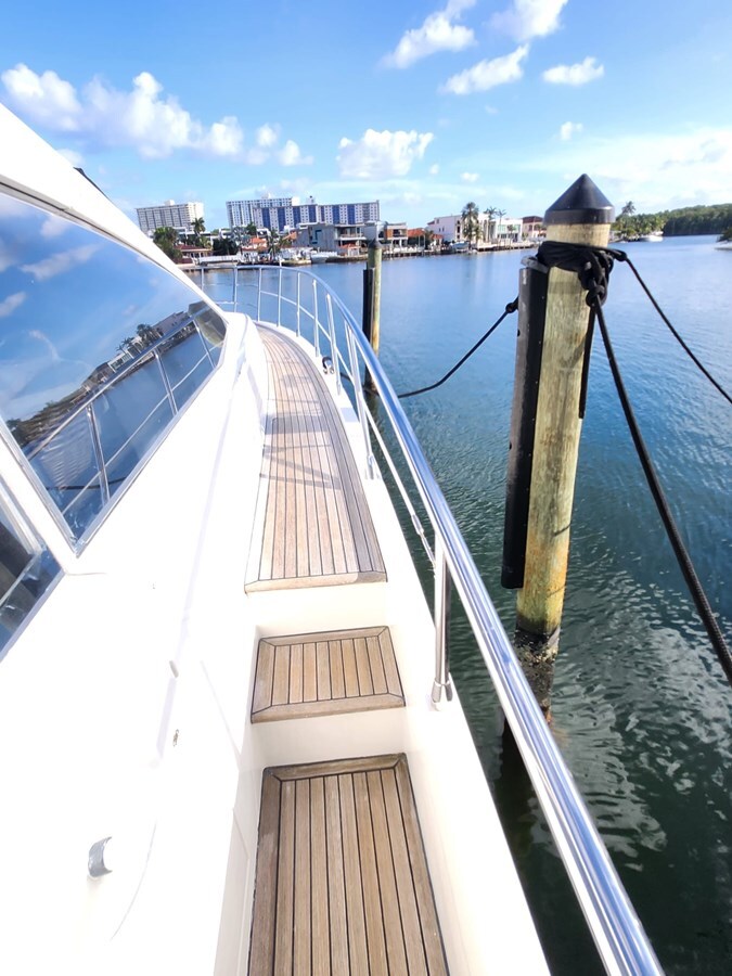 2014-azimut-yachts-70-11-028d3a