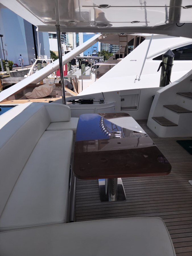 2014-azimut-yachts-70-11-028d3a
