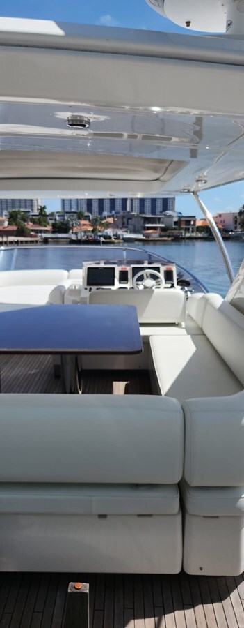 2014-azimut-yachts-70-11-028d3a
