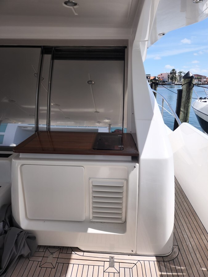 2014-azimut-yachts-70-11-028d3a