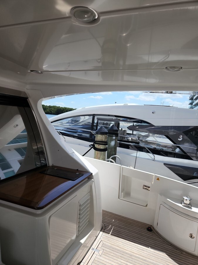 2014-azimut-yachts-70-11-028d3a