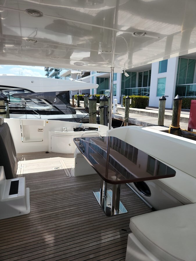 2014-azimut-yachts-70-11-028d3a