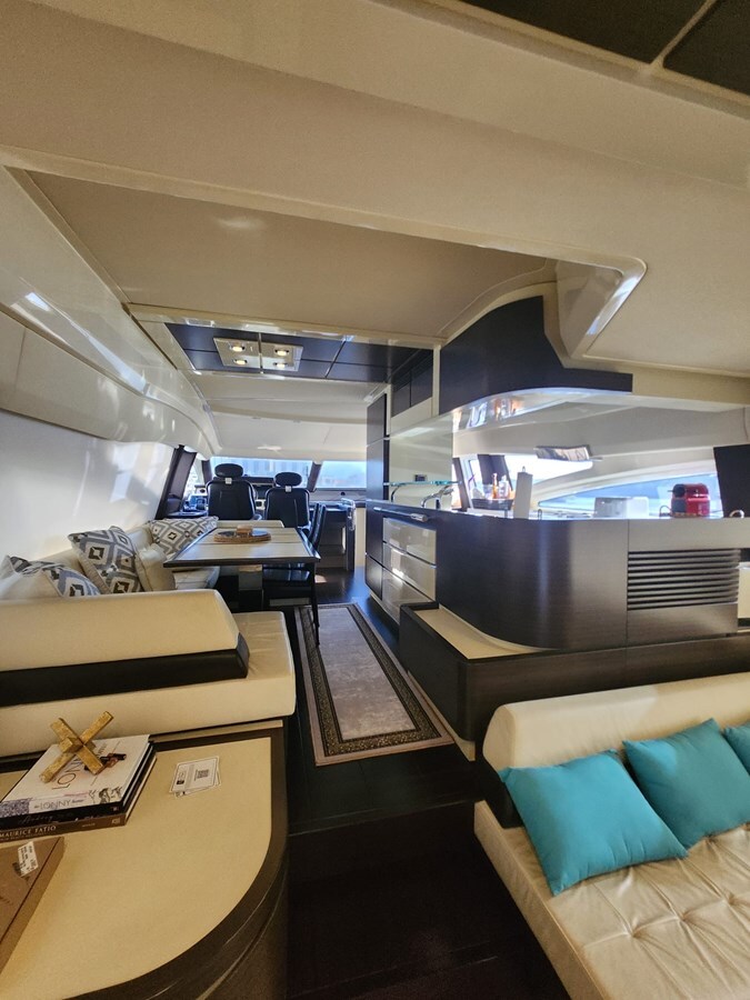 2014-azimut-yachts-70-11-028d3a