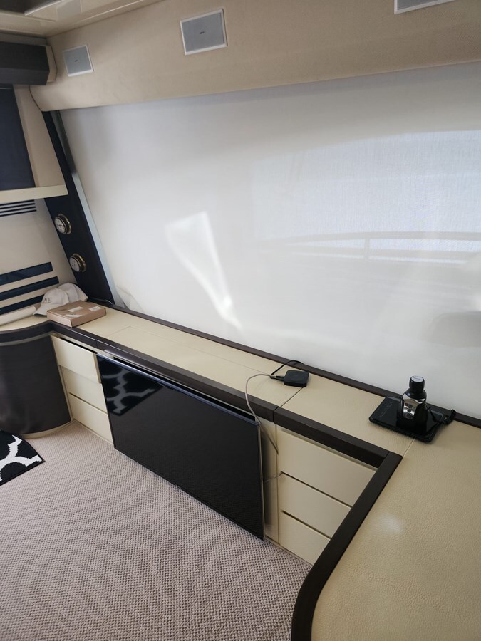 2014-azimut-yachts-70-11-028d3a