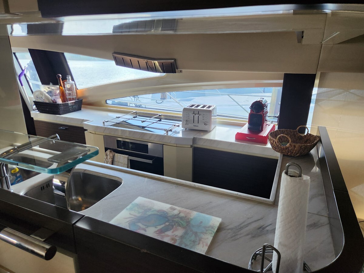 2014-azimut-yachts-70-11-028d3a