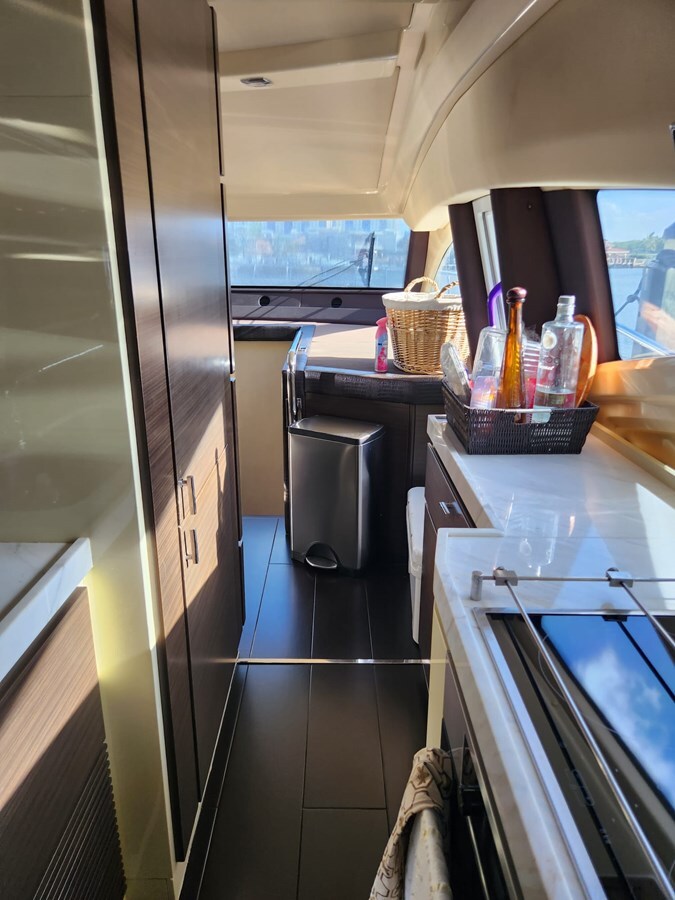 2014-azimut-yachts-70-11-028d3a