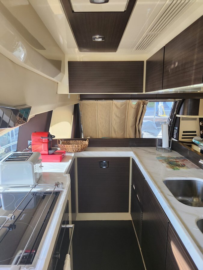 2014-azimut-yachts-70-11-028d3a