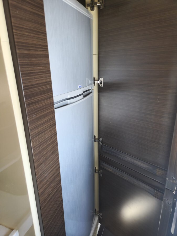 2014-azimut-yachts-70-11-028d3a