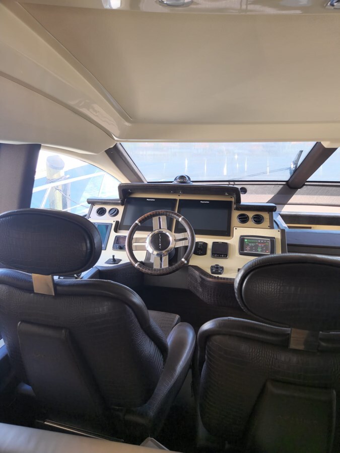 2014-azimut-yachts-70-11-028d3a