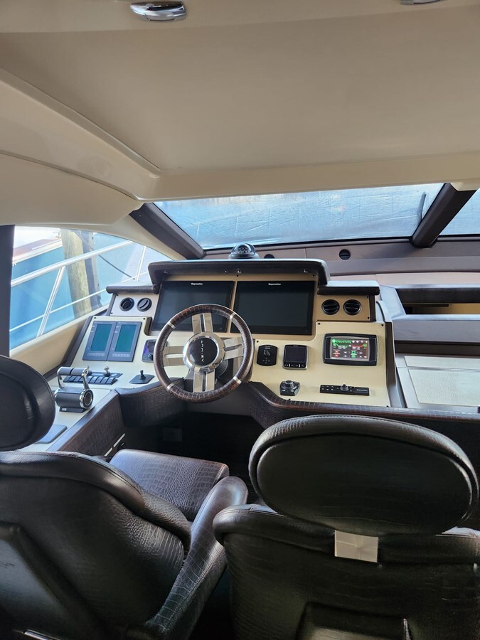 2014-azimut-yachts-70-11-028d3a