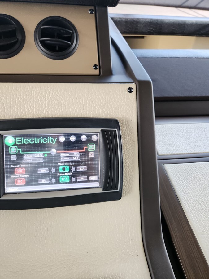 2014-azimut-yachts-70-11-028d3a