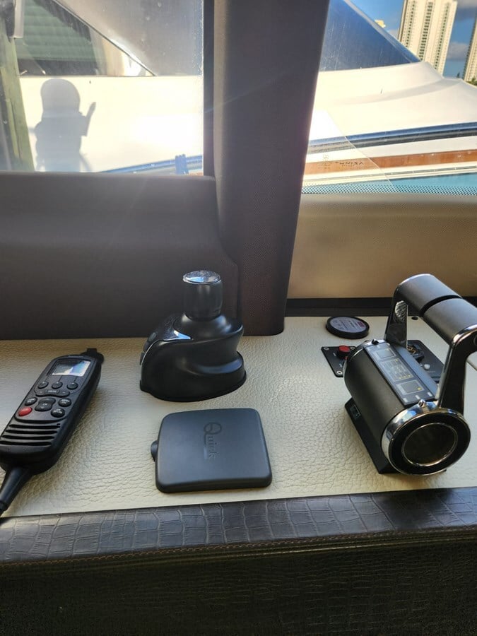 2014-azimut-yachts-70-11-028d3a