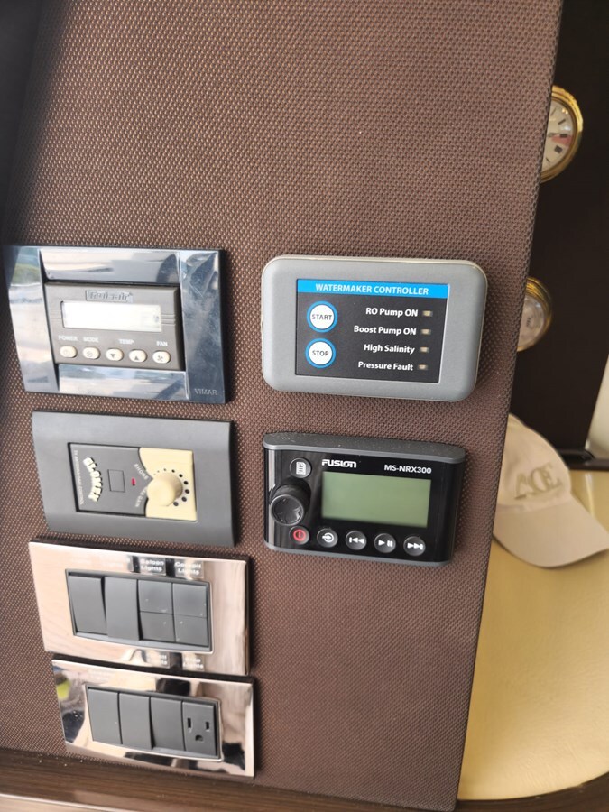 2014-azimut-yachts-70-11-028d3a