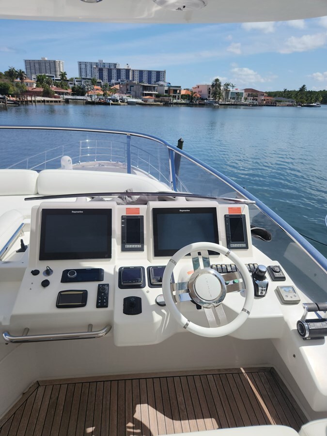 2014-azimut-yachts-70-11-028d3a