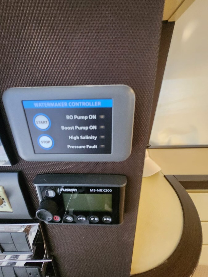 2014-azimut-yachts-70-11-028d3a