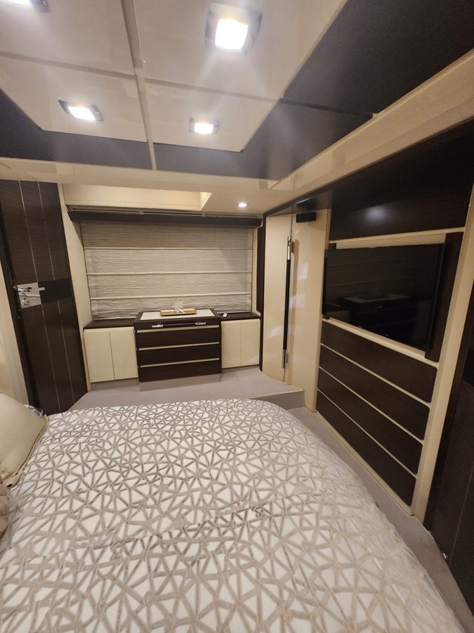 2014-azimut-yachts-70-11-028d3a