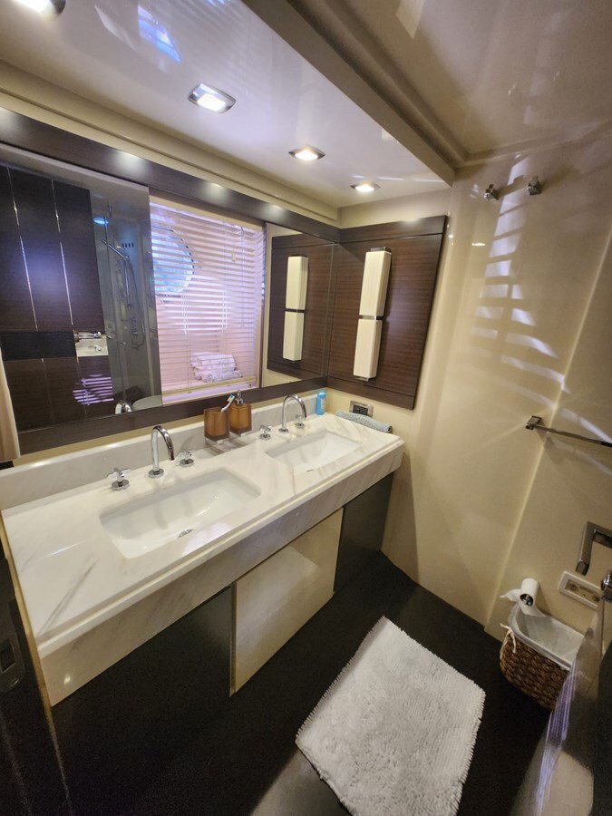 2014-azimut-yachts-70-11-028d3a